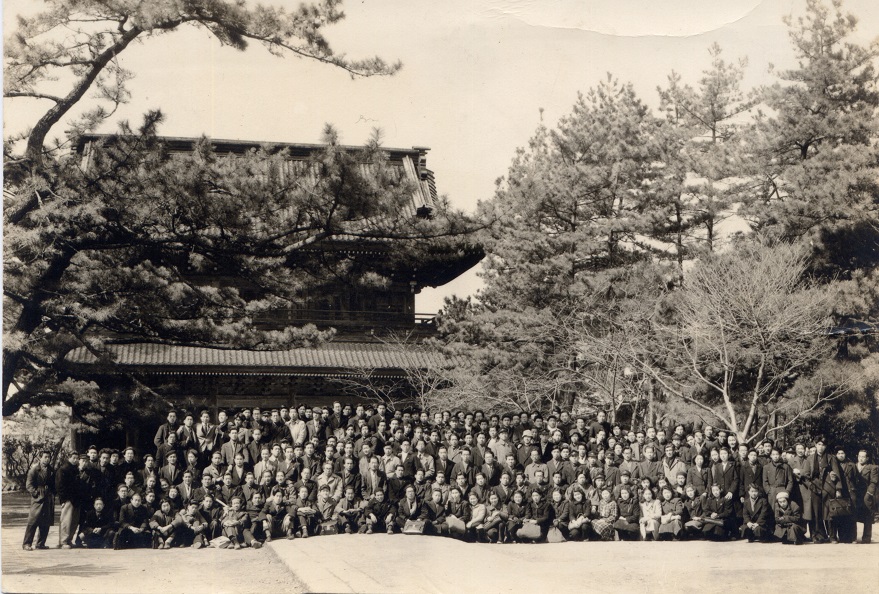 昭和23年3月　鎌倉アカデミア　学生集合（材木座光明寺）